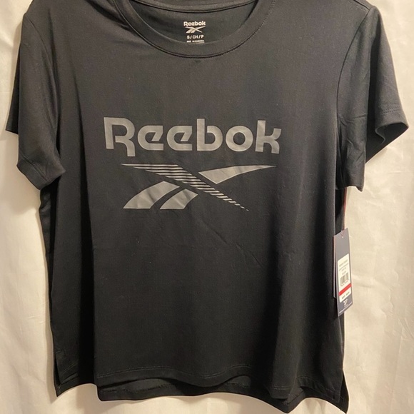 Reebok Tops - NWT Women’s Reebok Top